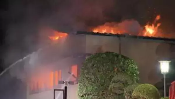 成田山新勝寺の表参道で火事　老舗のうなぎ店から出火　千葉・成田市
