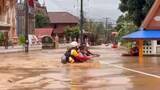 「記録的大雨で鉄砲水や洪水発生　2人死亡、1万6000人以上被災　24時間雨量300ミリ超…橋が流されるなどの被害　タイ」の画像1