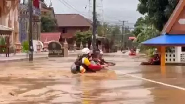 記録的大雨で鉄砲水や洪水発生　2人死亡、1万6000人以上被災　24時間雨量300ミリ超…橋が流されるなどの被害　タイ