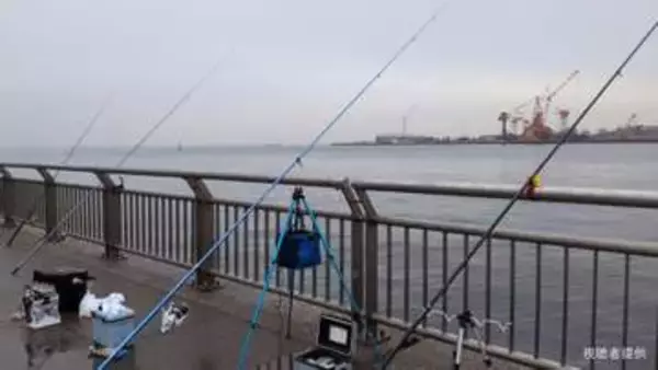 3人死亡の足場崩壊事故前の写真入手　落下したクレーンの重り500トンは赤い円筒形で下には足場