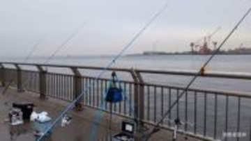 3人死亡の足場崩壊事故前の写真入手　落下したクレーンの重り500トンは赤い円筒形で下には足場