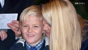 皇太子妃の長男が涙、揺らぐ信頼…マリウス裁判と皇太子妃スキャンダル　ノルウェー王室に迫る“二重危機”の行方は？