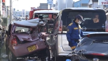 車9台が絡む追突事故…男性1人が意識不明の重体　現場は見通し良い直線道路　千葉市稲毛区