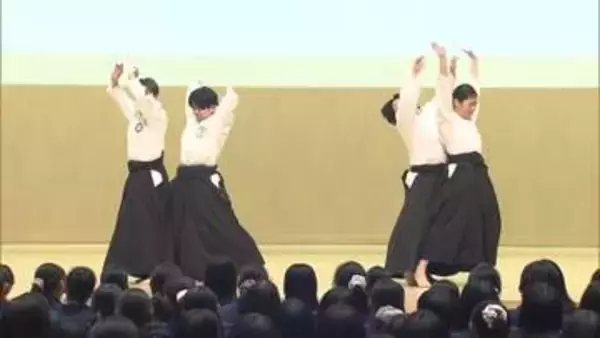 女子校で痴漢対策の護身術講座　警視庁の合気道教師が指導　中高生が実践的な対処法学ぶ