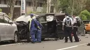 うつ伏せで路上に倒れ込む警察官の姿　車5台と自転車2台絡む事故　過失運転致傷の疑いで23歳中国籍の男を逮捕　東京・板橋区