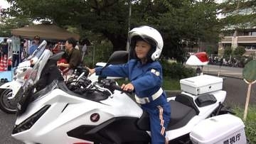 スタントマンによる交通事故再現も　自動車学校で交通安全学ぶ「夏祭り」