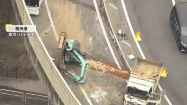 圏央道・高尾山ICで料金所へのカーブを曲がりきれなかったトラックが対向車線の車2台と衝突　6人けが　東京・八王子市