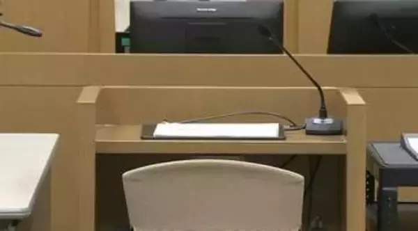 「舌の運動」と偽り自らの陰部を舐めさせた歯科医　体液まで…初公判で明らかになった鬼畜の所業　「間違いはありません」と起訴内容を認める　スタッフがいない休診日を狙い予約受け入れ