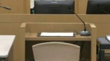 「舌の運動」と偽り自らの陰部を舐めさせた歯科医　体液まで…初公判で明らかになった鬼畜の所業　「間違いはありません」と起訴内容を認める　スタッフがいない休診日を狙い予約受け入れ