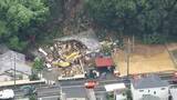 「栃木・足利市の土砂崩れ、風化した地層が滑り落ちたか　新たに発生する可能性も」の画像1