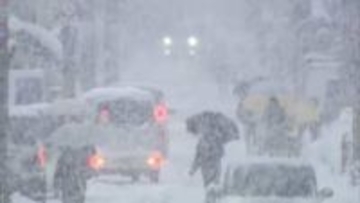 「白い悪魔ですよ」港に巨大な雪の塊…“雪の線状降水帯”も発生　各地で警報級大雪、受験生にも影響