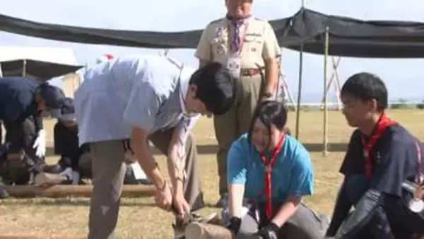 悠仁さまがボーイスカウトと丸太切りに挑戦「いい香りがする」　博物館も視察　広島訪問終え帰京の途へ