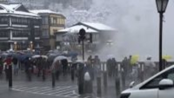 “ひな祭り寒気”で雪や雨　積雪の草津温泉にダウンやブーツ姿の観光客　東京・奥多摩町はみぞれ混じりの雨　警報級の大雪に注意