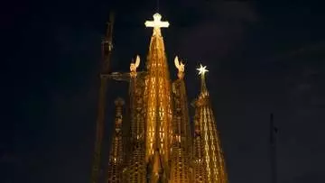 サグラダ・ファミリアのメインタワー「イエスの塔」完成　ローマ教皇の記念ミサにスペイン国王夫妻ら4500人以上出席