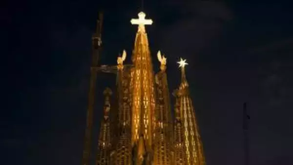 サグラダ・ファミリアのメインタワー「イエスの塔」完成　ローマ教皇の記念ミサにスペイン国王夫妻ら4500人以上出席