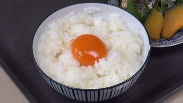 自家製シフォンケーキも評判…81歳店主がつくる“絶品卵かけごはん”が人気の店「体が許す限り皆とワイワイ」