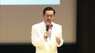 ムーディー勝山さんが交通安全呼びかけ　クイズ形式で交通ルール学ぶ