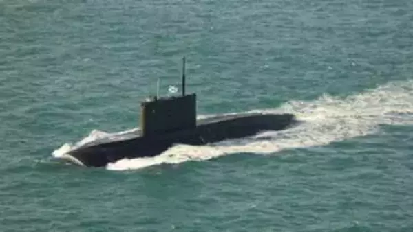 イギリス海域でロシアの潜水艦が不審な活動　海底インフラを調査か