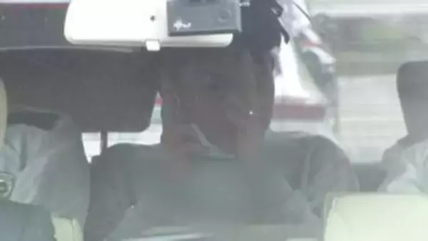 カメラにピースサインも…バールなどの凶器を準備した疑いで男5人逮捕　「強盗をする予定だった」　東京・上野