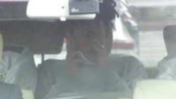 カメラにピースサインも…バールなどの凶器を準備した疑いで男5人逮捕　「強盗をする予定だった」　東京・上野