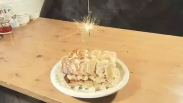 なんと年の数だけ無料…インパクトが強すぎる『バースデー餃子』名古屋コーチンや八丁味噌でこだわりの味に
