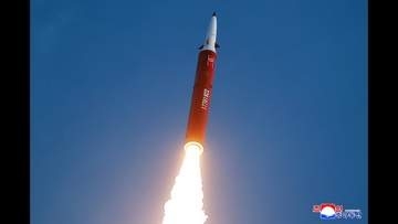 北朝鮮「中距離戦略ミサイル」訓練　金正恩総書記の家族も視察