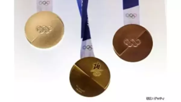 「跳んだら壊れたのよ」五輪で相次ぐメダル破損トラブル　喜びの行進中に「キーンキン」床に突然落下　ひびや部品バラバラでIOCも調査