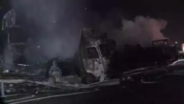 関越道で50台以上絡む事故…1人死亡26人ケガ「ハンドル操作ができない状態で…」スリップか　一部区間で通行止め続く