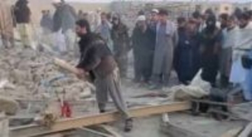 パキスタンがアフガン国境地帯の武装勢力拠点を攻撃　女性や子ども含む民間人数十人が死傷か