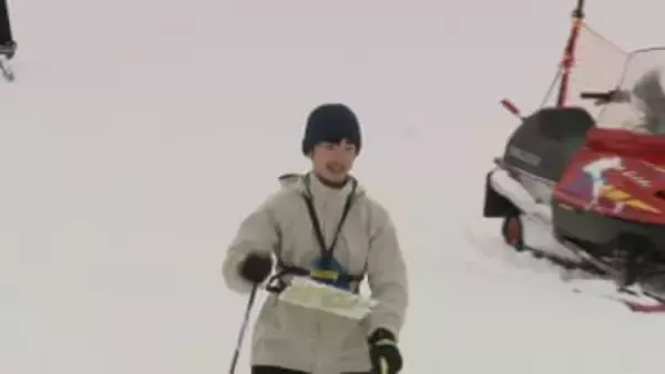 「ゴールですか？」 紀子さま悠仁さまが「スキーオリエンテーリング」の体験会に参加　子どもたちと滑走　悠仁さまのスキー姿は初公開