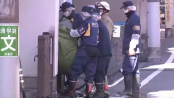 「部屋に火をつけて死のうと思った」強制執行中に刺され2人死傷　逮捕の男は家賃数十万円滞納か　部屋を家宅捜索　東京・杉並区