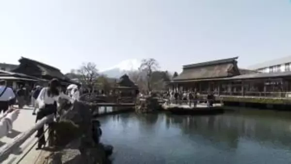 富士山望む観光地「忍野八海」中国人観光客激減も…地元に影響なし　他の国・日本人観光客増加で売り上げカバー