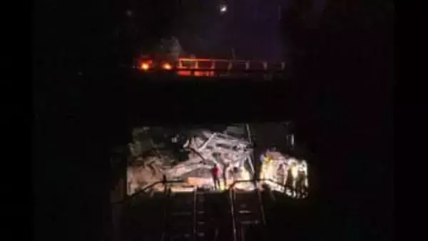 スペインでまた列車事故…崩れた壁に衝突し運転士死亡、乗客など37人負傷　2日前にも高速鉄道事故で42人死亡