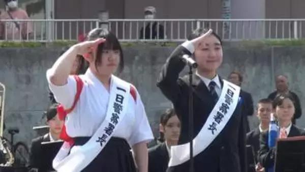 千葉・四街道市で高校生が一日警察署長に　吹奏楽と書道パフォーマンスで交通安全訴え