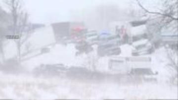 「雪で前の車が見えなかった」猛吹雪の高速道路で100台超絡む玉突き事故　げが人多数も死者なし　アメリカ・ミシガン州