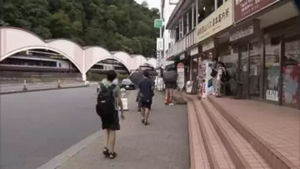 首都圏で“計画変更”相次ぐ　台風15号が観光地を直撃　「山の日」のきょう、富士山には多くの登山客
