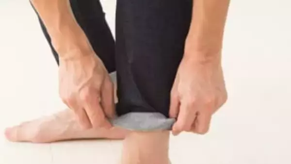 夫の服装が微妙…ならパンツの「ダルダル裾」を直してみて！コストゼロで印象が見違えるロールアップ術【ダサいパパの“普通”化計画】