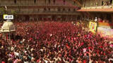 「カラフルな粉と水しぶきに包まれる人々　インドの春祭り「ホーリー」今年も大にぎわい！　豊作祈願の伝統行事」の画像1