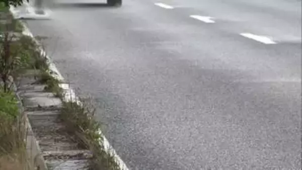 原付バイクに車が追突しひき逃げか　原付バイクの74歳男性が意識不明で搬送も命に別条なし　逃げた車を捜査　群馬・太田市