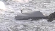 海保の船が転覆し乗組員2人けが　沖に流されたサーファー救助中に接触　茨城県沖