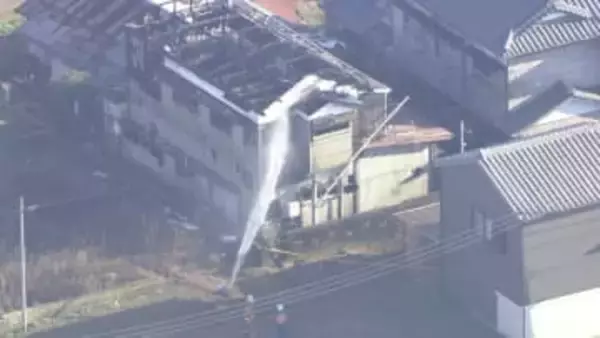 家族3人が住む2階建て住宅が全焼…焼け跡から1人の遺体　61歳夫と連絡取れず　茨城・神栖市