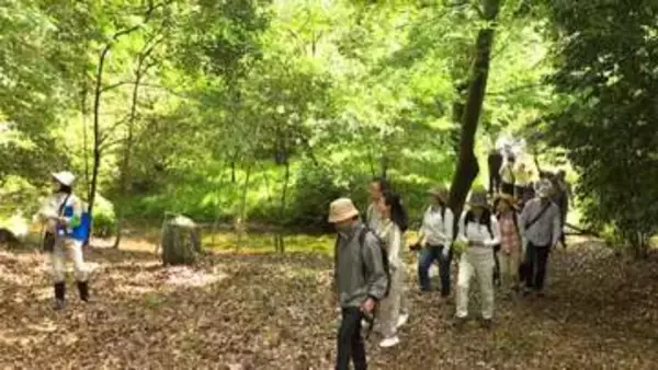 「みどりの日」皇居・吹上御苑で自然観察会　抽選で選ばれた参加者が専門家の説明を受けながら皇居の自然を楽しむ