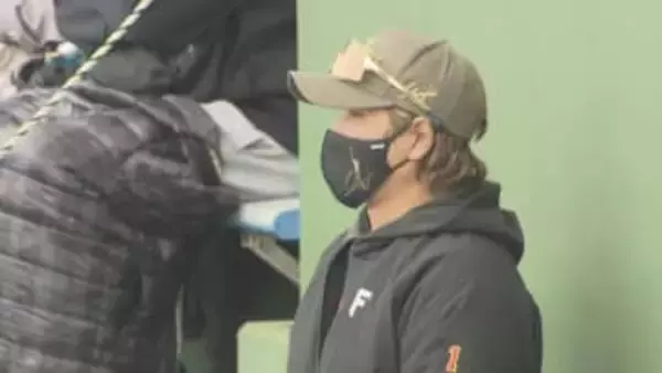 【ファイターズ】サードベースで矢澤が「DOMIれ！」ポーズ 紅白戦で好調アピール