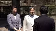 天皇皇后両陛下が“奇跡のシロクマ”「ピース」と対面　「穏やかで幸せな子ですね」飼育員労われる