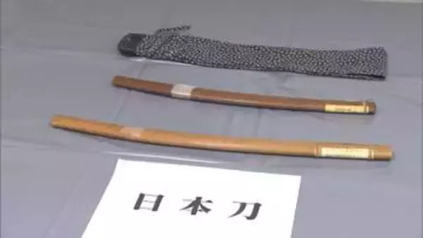 アパートで日本刀2本奪ったか　バールでドアこじ開け侵入　住人の頭殴るなどで男2人逮捕　東京・練馬区