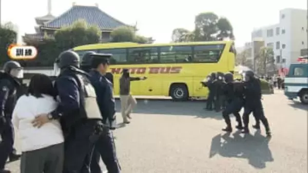 「はとバス」でバスジャック訓練　車内で「男が人質取り立てこもり」を想定…制圧までの流れを確認　警視庁