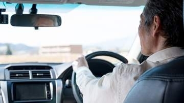 親に「早く免許を返納してほしい」と思ったら…。「運転しないで」と迫る前に考えたい買い物・通院などの“車のない”生活