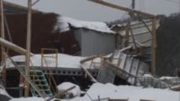 少なくとも10棟が原型とどめず…雪の重みで倉庫倒壊　地域の除雪優先で自社倉庫の除雪出来ず　青森