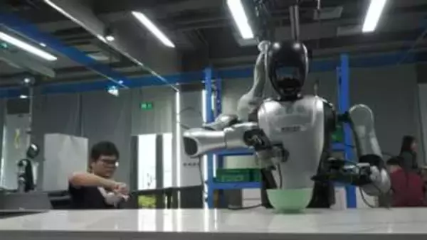 太極拳はできてもコップはつかめない　中国の「人型ロボット訓練センター」に潜入　競争はハードウェアからデータへ