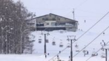 「リフトから降りることができず宙づりに」と通報…スキー場で20代女性が心肺停止　パトロール隊員が救助　長野・小谷村